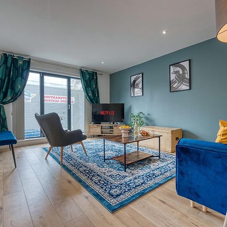 Summer Special Offer!! Cosy, Spacious, Stylish & Modern 2 Bedrooms City Apartment, Prime Location! Sleeps 6, Southampton Ocean Village - By Blue Puffin Stays Εξωτερικό φωτογραφία